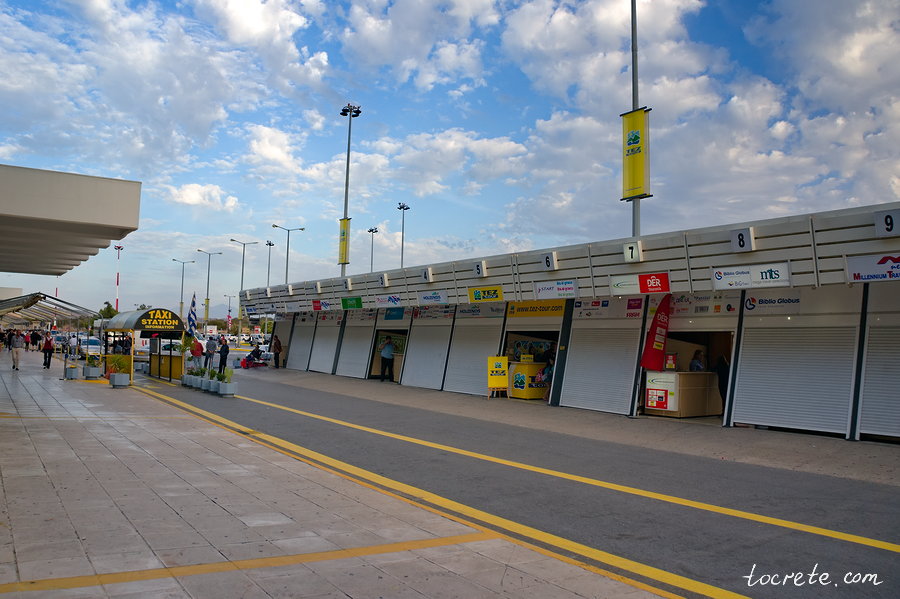 Аэропорты Крита. Ираклион. Киоски туристических агентств Аэропорты Крита. Ираклион. Киоски туристических агентств