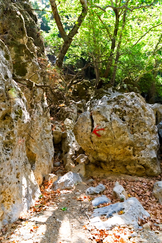 Многие маршруты на Крите промаркированы Многие маршруты на Крите промаркированы