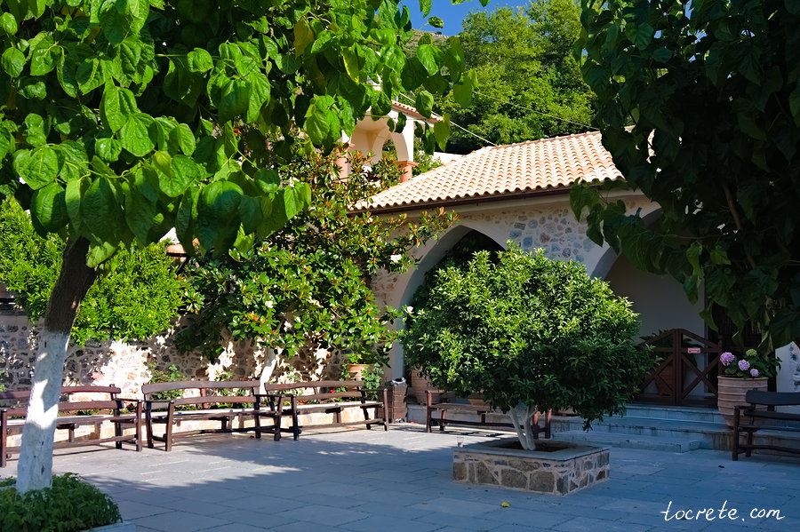 «Самые самые» достопримечательности острова Крит: Мони Кера Кардиотисса