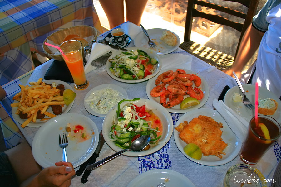 Внимательность в кафе Крита Внимательность в кафе Крита