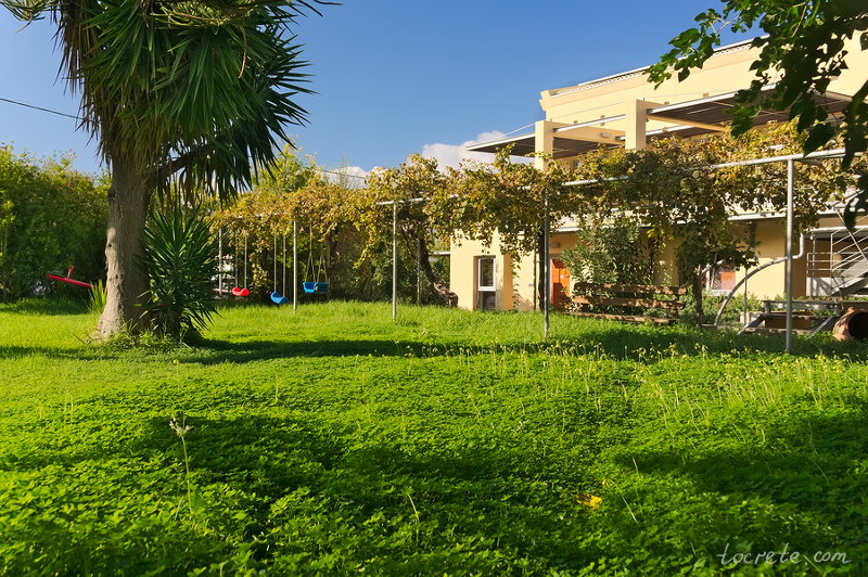 Озеленённая территория вокруг Sorta Apartments Озеленённая территория вокруг Sorta Apartments