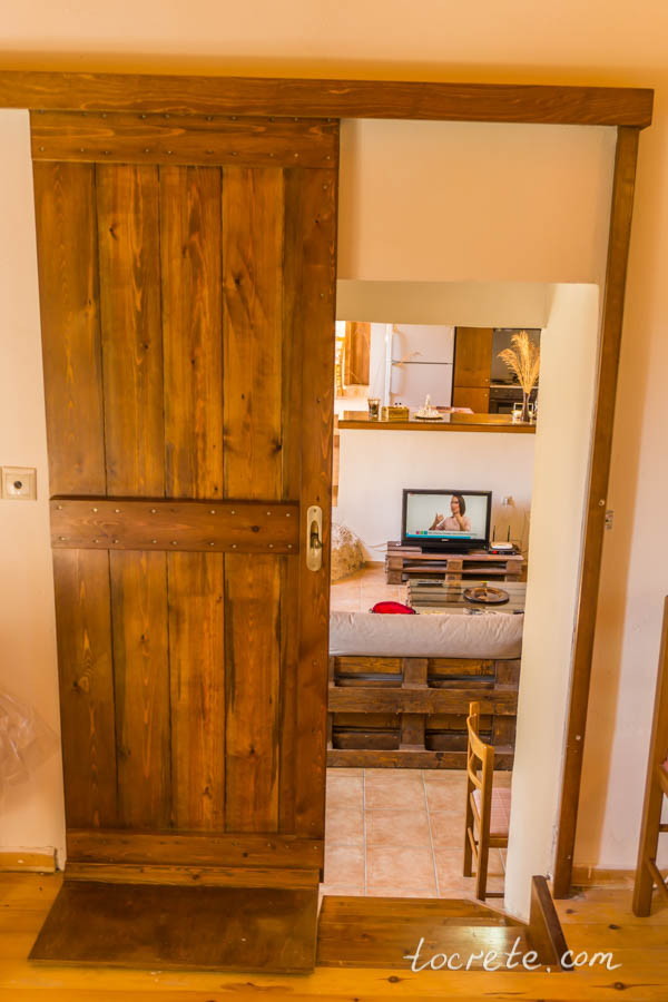 Традиционный дом в горах Крита. Вилла LITHARI в деревне Камби Традиционный дом в горах Крита. Вилла LITHARI в деревне Камби