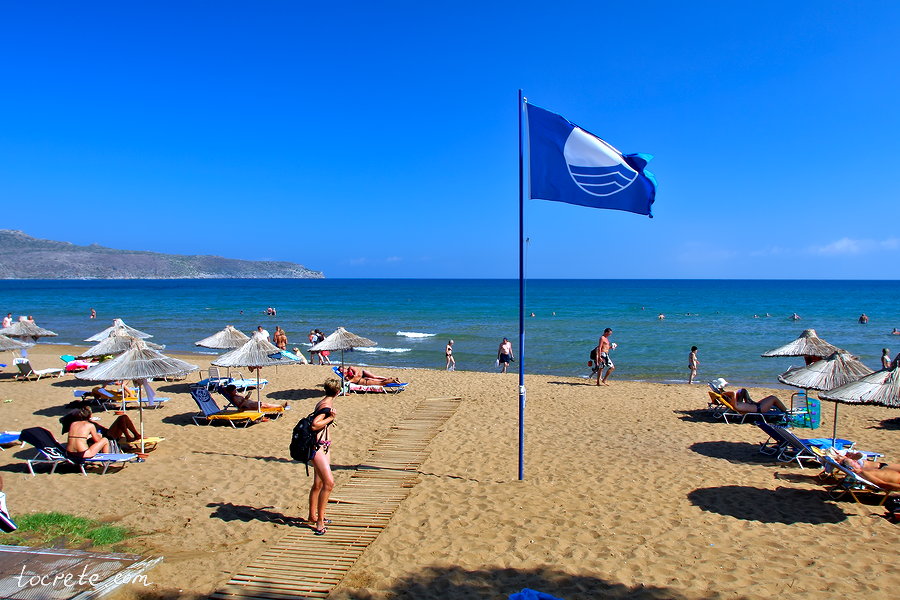 Голубой флаг Европы на пляже Агия Марина (Эгейское море)