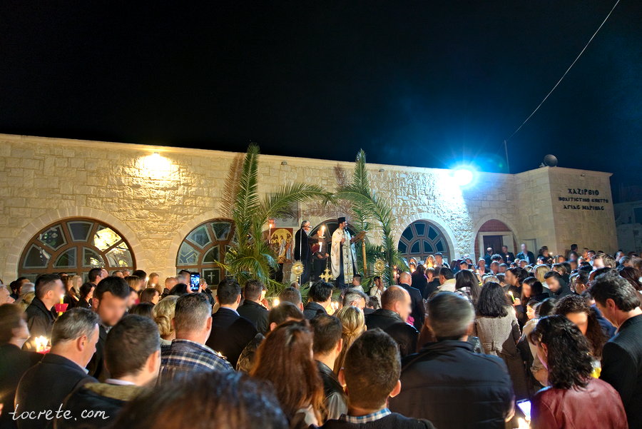 Празднование Пасхи у церкви Святого Спиридона. Агия Марина. Крит Празднование Пасхи у церкви Святого Спиридона. Агия Марина. Крит