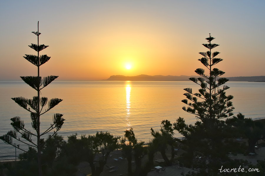 Рассвет в Агия Марине. Греция, остров Крит Рассвет в Агия Марине. Греция, остров Крит