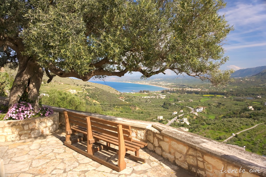 Виды с мыса Драпанос на Георгиуполис Виды с мыса Драпанос на Георгиуполис