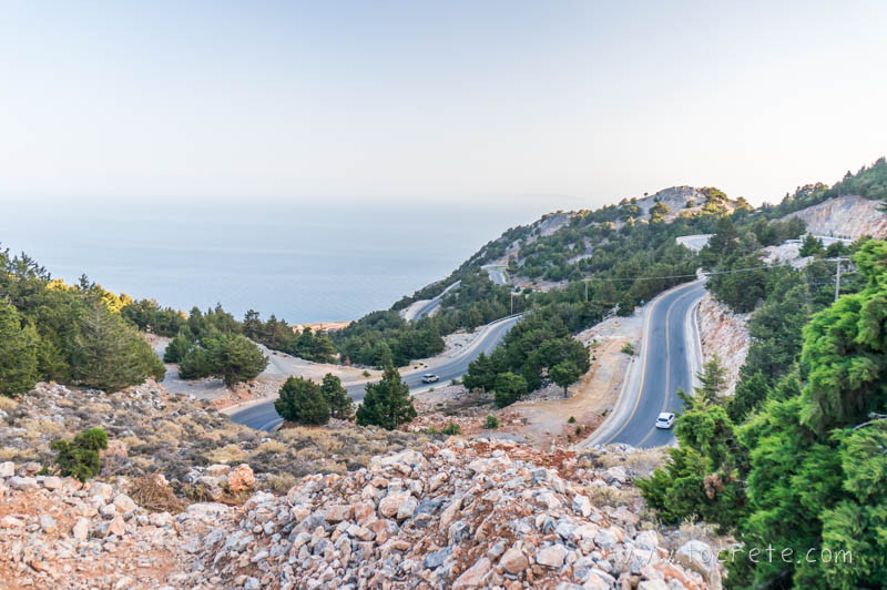 Серпантин по дороге в Хора Сфакион Серпантин по дороге в Хора Сфакион