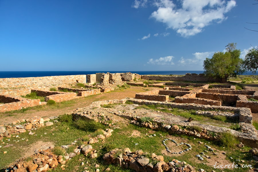 Останки крепости Селино в посёлке Палеохора Палеохора