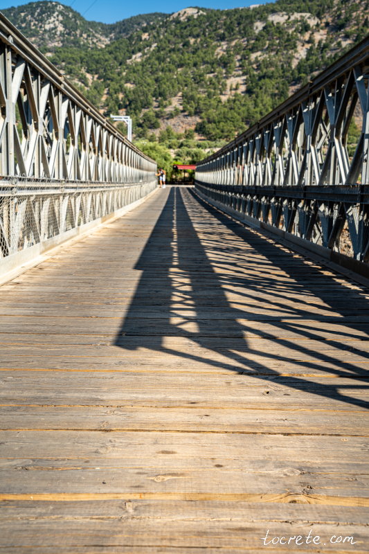Мост Вардиноянниса через ущелье Арадена Мост Вардиноянниса через ущелье Арадена
