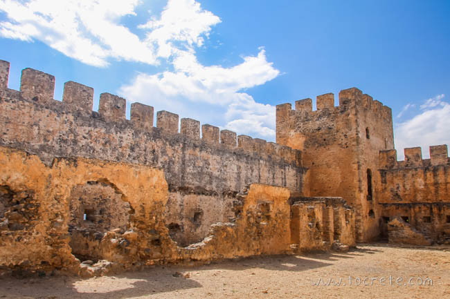 Франгокастелло (Frangokastello) Франгокастелло (Frangokastello)