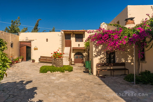 Монастырь Богородицы Одигитрии (Μονή Οδηγήτριας, Odigitria Monastery) Монастырь Богородицы Одигитрии (Μονή Οδηγήτριας, Odigitria Monastery)