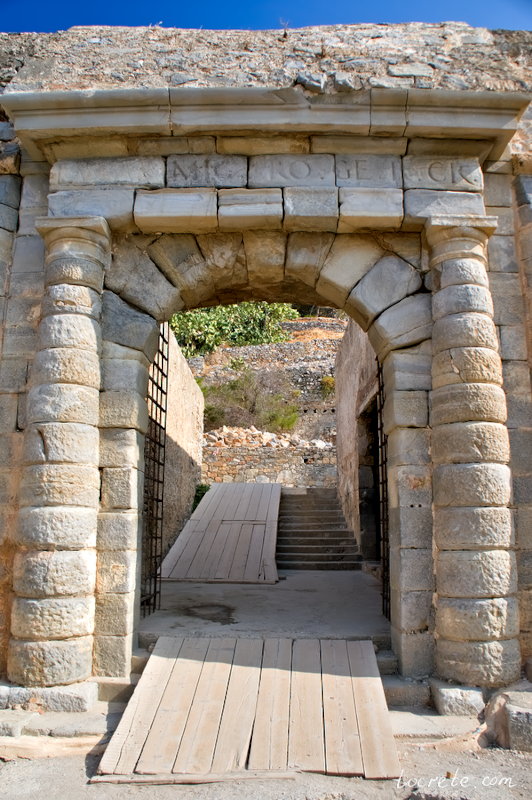 Остров Спиналонга Ворота Данте на острове Спиналонга