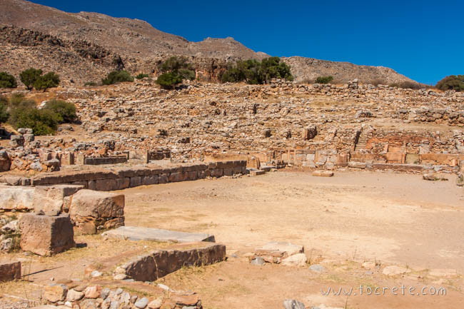 Центральный Двор. Дворец Закрос Центральный Двор. Дворец Закрос