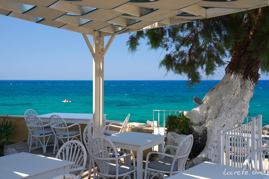 Кафе, таверны, рестораны в Панормо. Греция, о. Крит