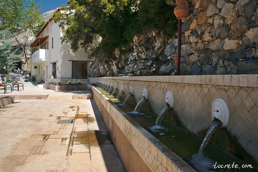 Спили (Spili, Σπήλι) Спили (Spili, Σπήλι)