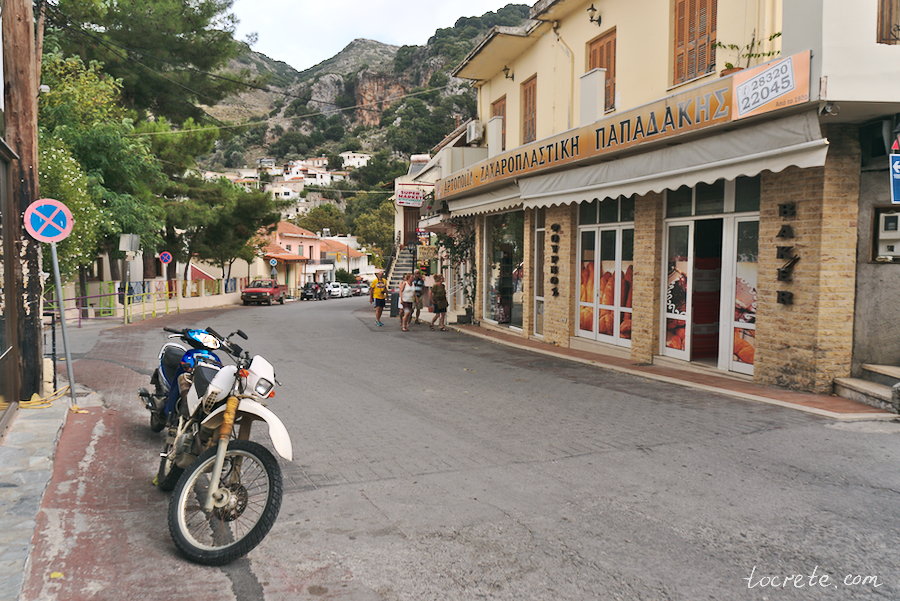 Спили (Spili, Σπήλι) Спили (Spili, Σπήλι)