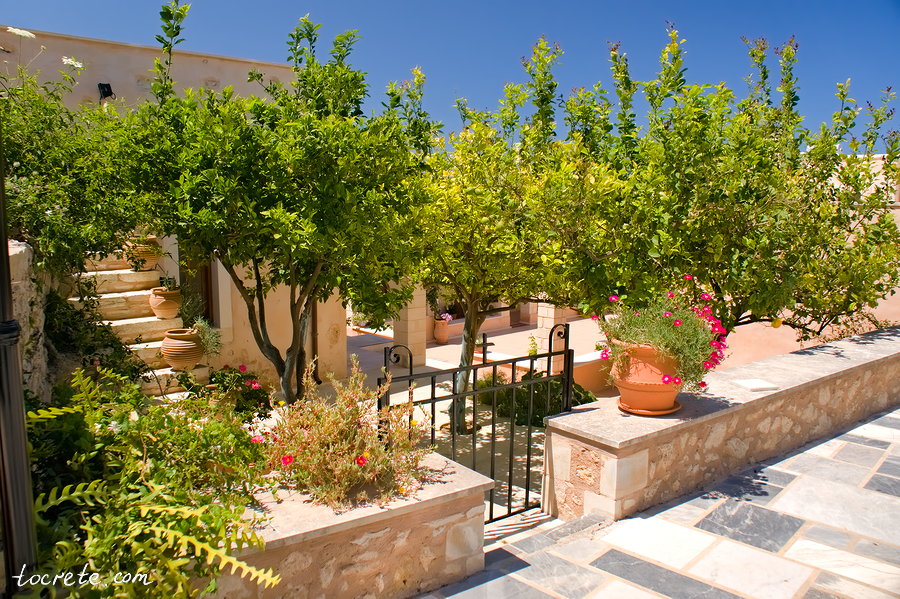 Монастырь Святой Ирины (Монастырь Агия Ирини) Монастырь Святой Ирины (Монастырь Агия Ирини)