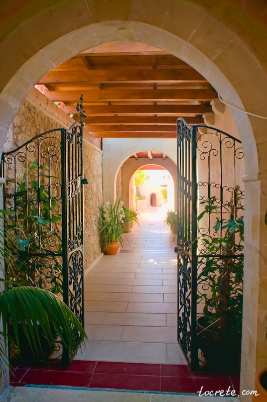 Монастырь Святой Ирины (Монастырь Агия Ирини) Монастырь Святой Ирины (Монастырь Агия Ирини)