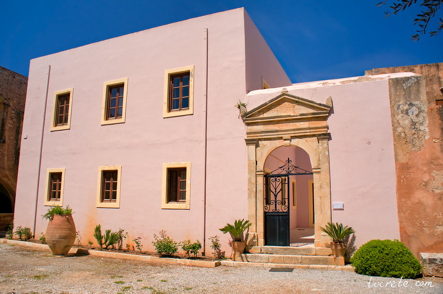 Монастырь Аркади. Приорат (дом, где живут священники) Монастырь Аркади. Приорат (дом, где живут священники)