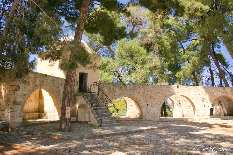 Монастырь Аркади. Здание бывшей ветряной мельницы теперь Склеп, где хранятся останки погибших при Восстании 1866 г. Монастырь Аркади. Здание бывшей ветряной мельницы теперь Склеп, где хранятся останки погибших при Восстании 1866 г.