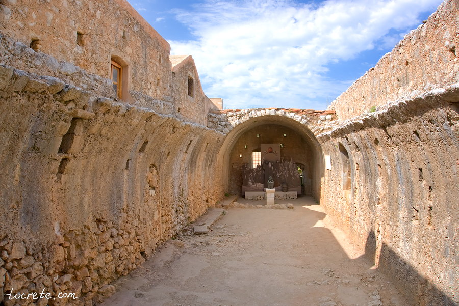 Монастырь Аркади. Пороховой погреб Монастырь Аркади. Пороховой погреб