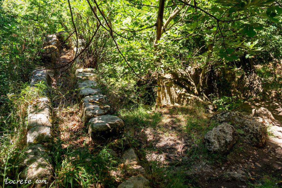 Разрушенная мельница и система водоснабжения в ущелье Мили Разрушенная мельница и система водоснабжения в ущелье Мили