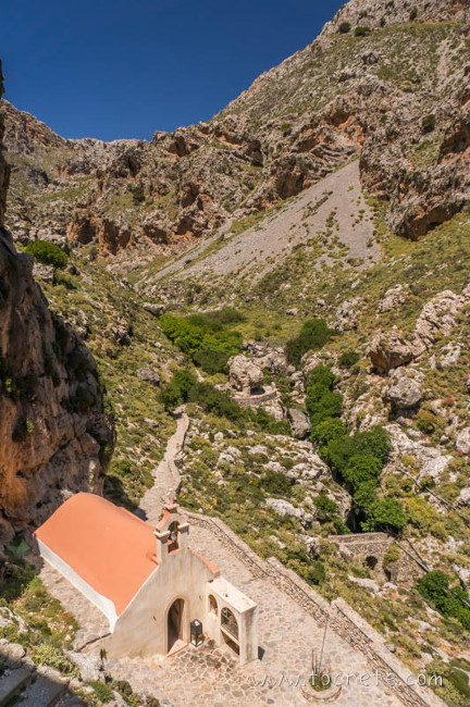 Ущелье Курталиотико и церковь Святого Николая Ущелье Курталиотико и церковь Святого Николая
