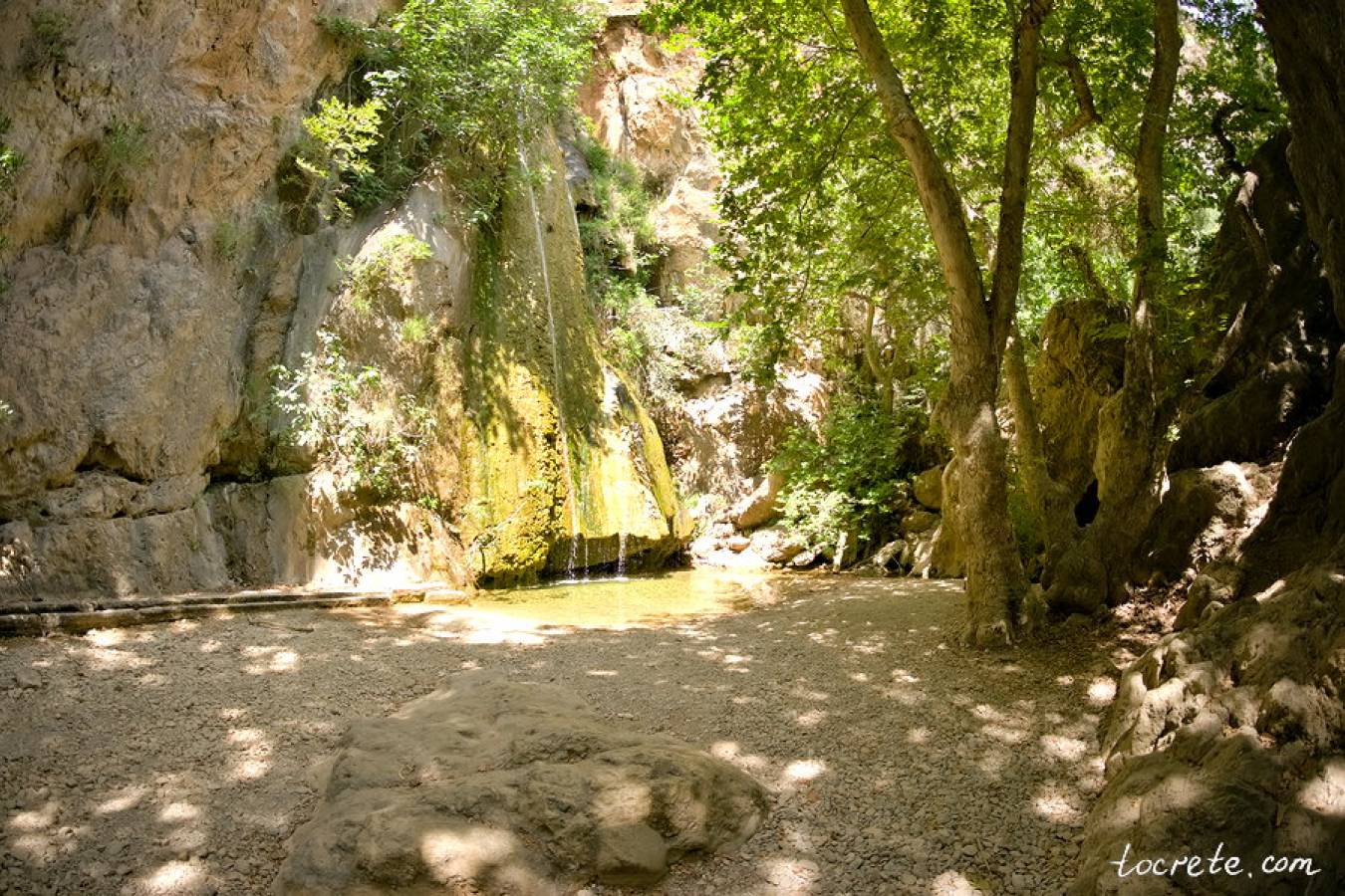 Ущелье и водопад Милона (водопад Милонас)