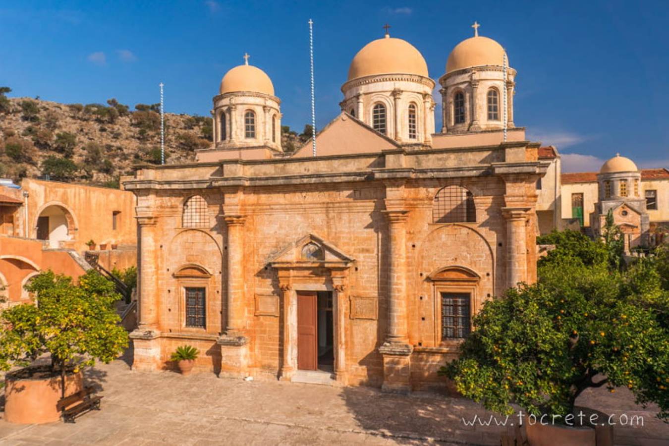 Монастырь Агия Триада Дзагоролон (Монастырь Святой Троицы)